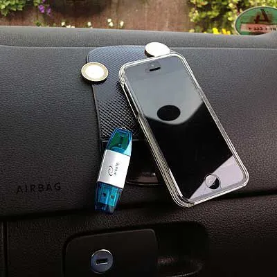 Anti-Rutsch-Matte oder Handy-Haft-Pad fürs Auto: Verhindert Verrutschen von Smartphone & Kleinteilen; platziert Werbedruck auf individuell angefertigten Antirutschmatten in gewünschter Größe & Farbe. (3)