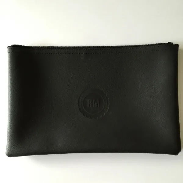 Banktaschen aus Kunstleder oder Leder, für Geld oder Belege, mit Reißverschluss und abgerundeten Ecken, in Schwarz, Grau, Beige oder Anthrazit erhältlich, Schlaufen optional, Werbeanbringung mittels Blindprägung oder Folienprägung in Silber, Gold... (4)