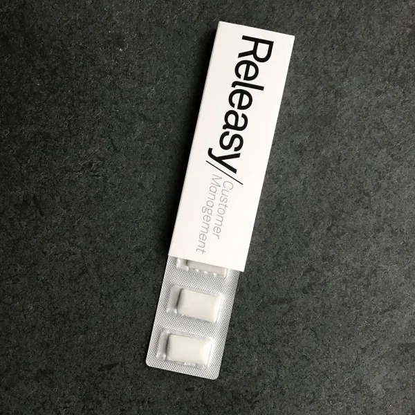 Produktbild von Blister-Kaugummi mit Werbedruck, zuckerfrei, Geschmack Pfefferminz, Maße 110x35x10 mm, auf dem Blister Flexo-Druck, Schuber-Verpackung Offset- und Digital-Druck, Mindestbestellmenge 1000 Stück, Mindesthaltbarkeit 12 Monate.