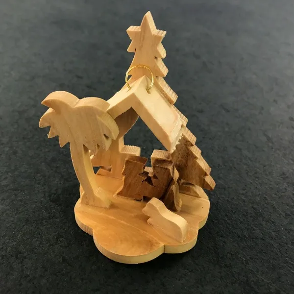 Produktbild von Handgefertigter Olivenbaumholz-Weihnachtsbaumanhänger mit Metallring für die perfekte Baumdekoration, Höhe: 6 cm.