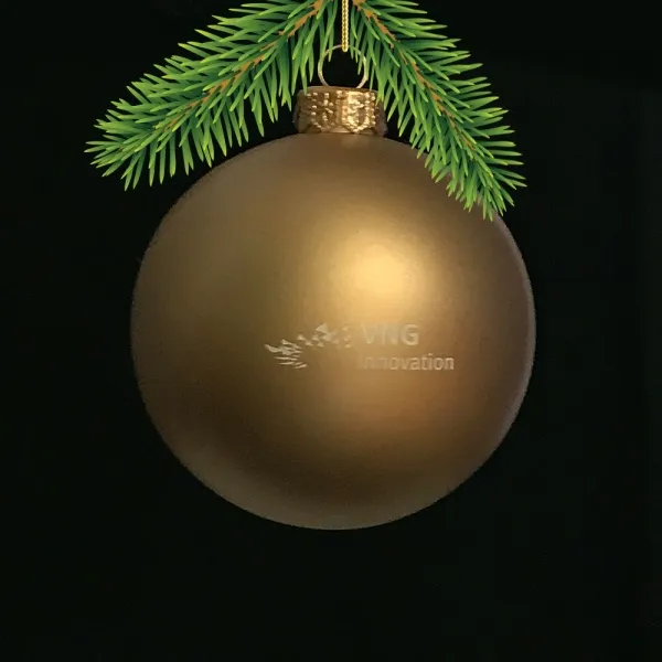 Weihnachtsbaumkugel mit individuellem Logo aus robustem Kunststoff, 80mm Durchmesser, 35mm Druckfläche, 4/0-farbiger Digitaldruck, in verschiedenen Farben verfügbar.