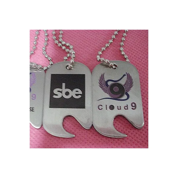 Individuell gestaltete DogTags für trendbewusste Stadtbewohner als Ausdruck urbaner Lässigkeit oder sophisticated Coolness. (14)