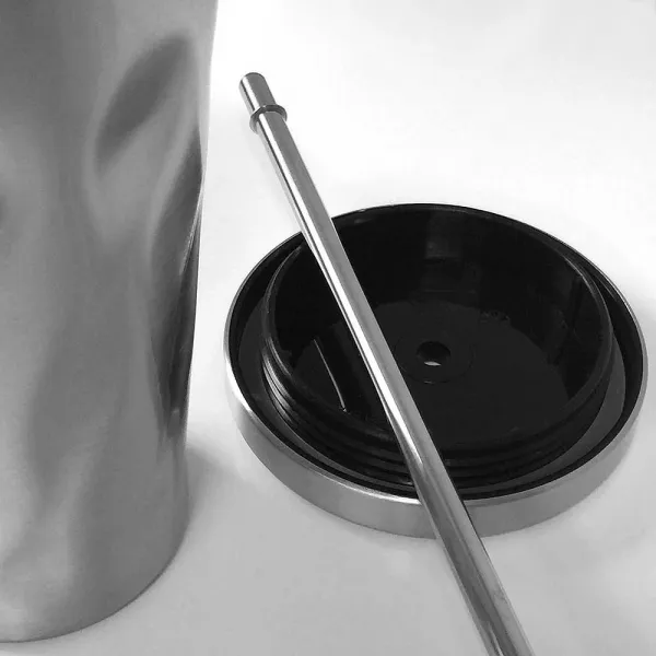 Produktbild von Doppelwandiger Trinkbecher aus Edelstahl mit Deckel für Heiß- und Kaltgetränke, inklusive wiederverwendbarem, gerändeltem Edelstahl-Trinkhalm und Reinigungsbüste.