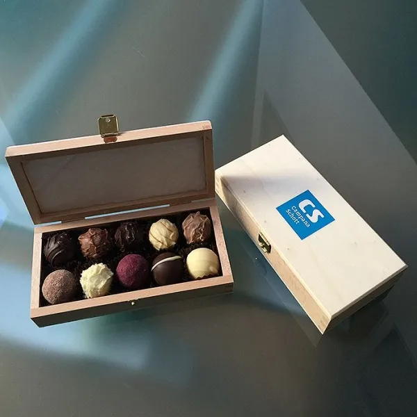 edle Trüffel-Pralinen in hochwertiger Holzbox mit individueller Logoaufdruck; Auswahl aus 9 alkoholhaltigen und zahlreichen alkoholfreien Sorten, für jeden Geschmack die perfekte Mischung (2)