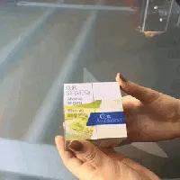 Der Faltwürfel mit Werbung ist ein vielseitiges Werbemittel, das durch seine Metamorphose beim Falten überzeugt. (7)