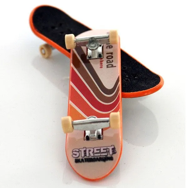 Finger Skateboard mit Logo aus Kunststoff, Größe: 60 x 26 mm, Gewicht: 10 g; Werbedruck auf einem Etikett. (8)