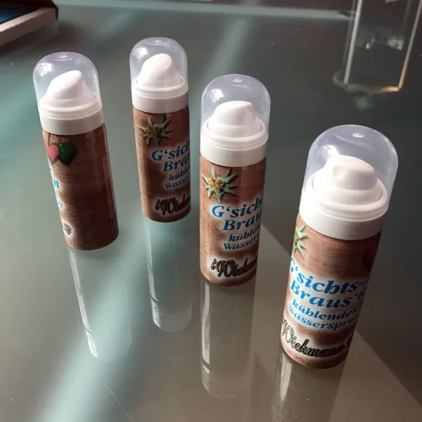 Produktbild von Gesichtsspray mit individuell gestaltetem Logo, erfrischt und belebt die Haut dank reiner Wasserbasis.