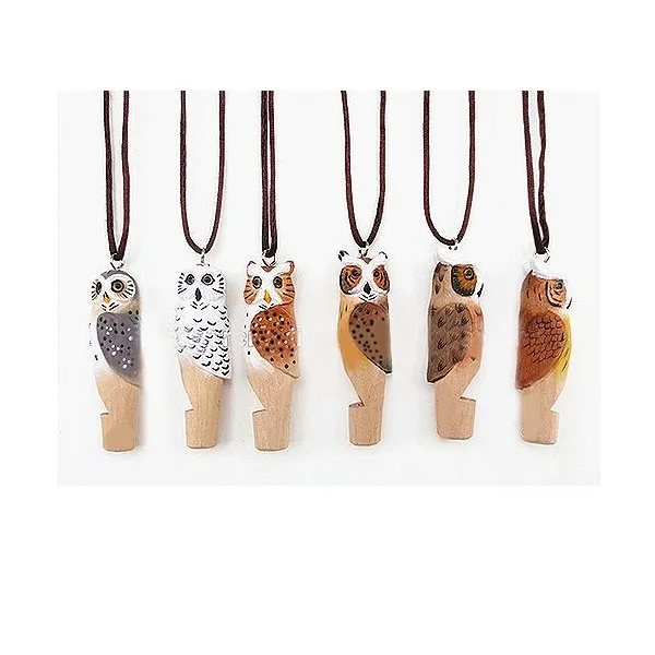 Produktbild von Handgeschnitzte Tier-Holzpfeifen, farbenfroh und natürlich, in verschiedenen Formen mit Umhängeband; Spezialanfertigungen ab 2000 Stück; individuelles Motiv bestimmbar; kurze Anfrage bei uns.