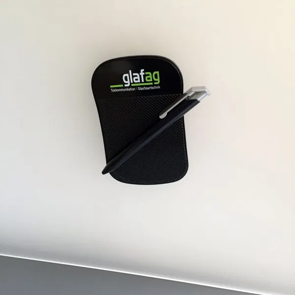 Handyhalterung Selbstklebende Antirutschmatte nach PANTONE-Farbangabe, inklusive vierfarbigem Logodruck. (2)
