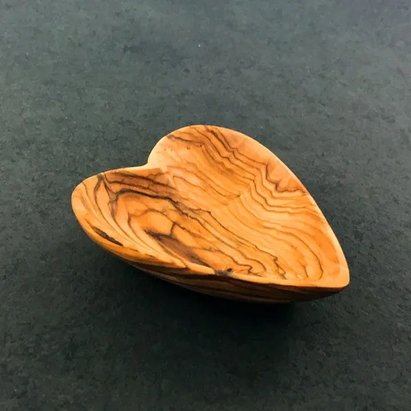 Herz aus Olivenholz - Länge 17,0 cm, geölt, mit Lasergravur, Material: Olivenholz, Breite: 13,5 cm, Höhe: 2,5 cm, Werbeanbringung: Lasergravur. (2)