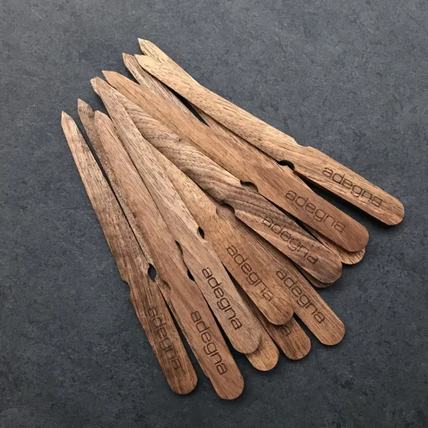 Produktbild von Hochwertiger Brieföffner aus Nussbaum-Holz, graviert mit Ihrem Logo, edles Geschenk für Kunden, Maße: 205 x 19 x 6 mm, Holzart: Nussbaum, Gewicht: ca.