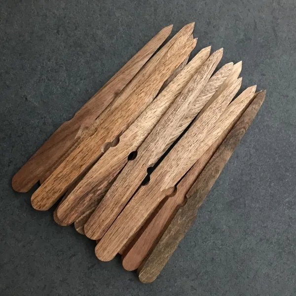 Hochwertiger Brieföffner aus Nussbaum-Holz, handgefertigt und leicht geölt mit Ihrem Logo graviert - ein edles Geschenk für Kunden, Maße: 205 x 19 x 6 mm, Holzart: Nussbaum, Gewicht: ca. (5)