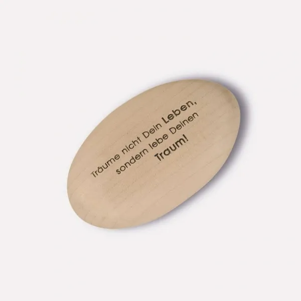 Produktbild von Haptisch angenehmer und natürlicher Holzstein 9x6cm aus nachhaltiger deutscher Ahorn-Forstwirtschaft mit individueller Gravur.
