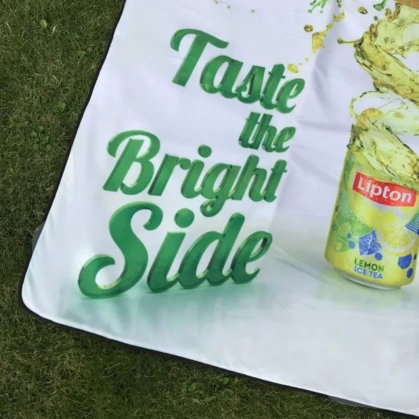 Produktbild von Individuelle Picknickdecke nach Maß, 110x150 cm, mit Klettverschluss und Tragegriff, aus Polar-Fleece (Oberseite) und 270 D Polyester (Unterseite), Lieferzeit ca.