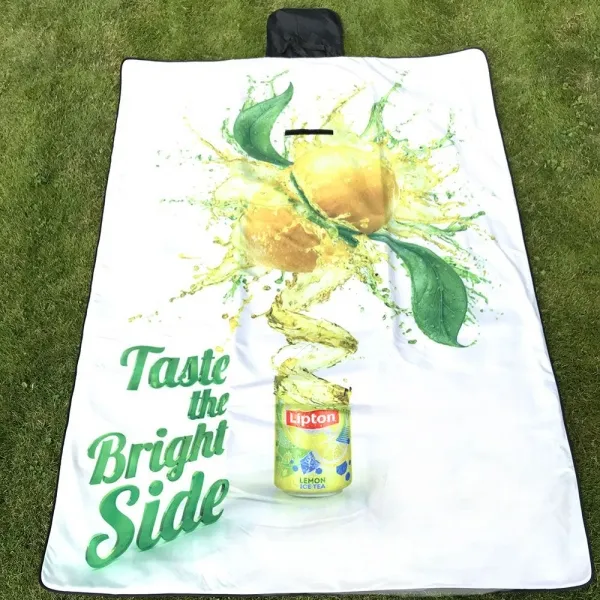 Individuelle, maßgefertigte Picknickdecke aus Polar-Fleece mit Sublimationsdruck und robustem 270 D Polyester, eingerollt mit Klettverschluss und Tragegriff, Größe ca. (2)