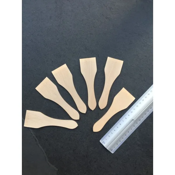 Produktbild von Kleiner Holzschaber (13 cm) aus robustem, unbehandeltem Buchenholz - 8er Set, individuell gravierbar.