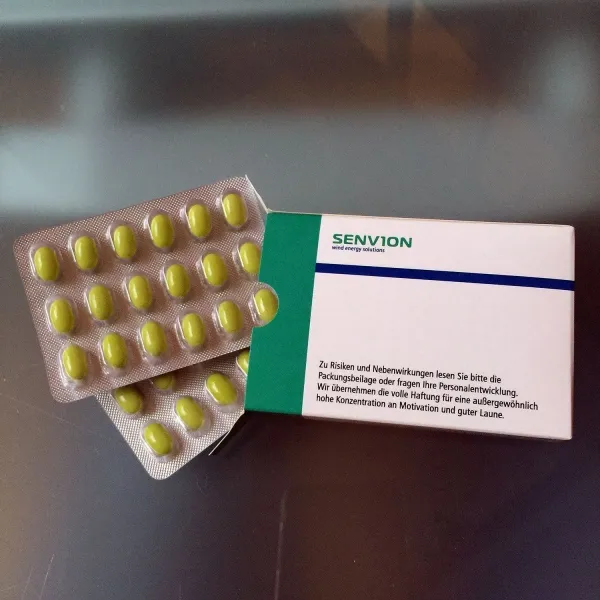 Produktbild von Leckere Dragee-Bonbons in Tabletten-Optik als kreative Werbeidee für Ihr Mailing, individuell gestaltbare Verpackung mit wahlweise bedrucktem Beipackzettel.