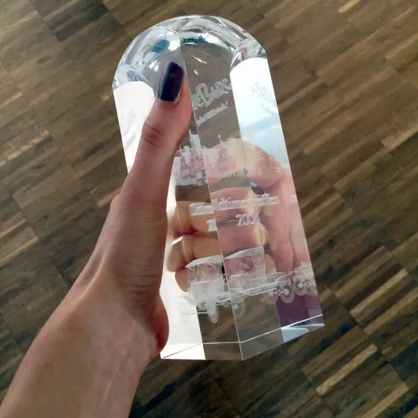 Kristallglas-Pokal mit 3D-Lasergravur für individuelle Werbepräsente in unterschiedlichen Größen und Formen für optimalen Glanz und Wirkung. (6)