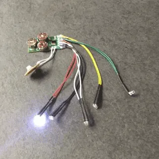 Produktbild von Dieses LED-Modul für Schultüten und andere Objekte enthält 5 weiße, dauerleuchtende oder blinkende LEDs mit separater Stromversorgung.