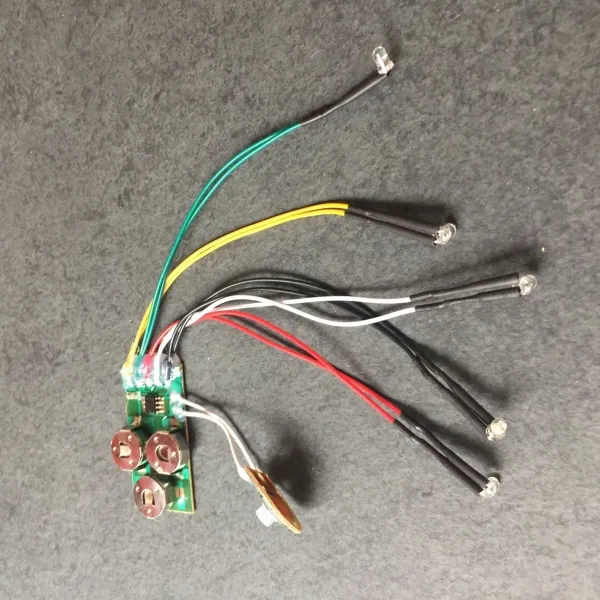 LED für Zuckertüte - Schultüte mit Licht, 5 LEDs weiß, Dauerlicht/Blinklicht, Tastersteuerung, automatische Abschaltung nach 20 Sekunden, Elektronik, Knopfzellen auf Platine, individuell anpassbar (LED-Geschwindigkeit, Anzahl der LEDs, Kabellänge,... (4)