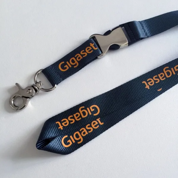 Produktbild von Lanyard Schlüsselband mit Logo: Nützlicher Werbeartikel für viele Anlässe, 20 mm breites Polyester-Band in vielen Farben, ein- oder mehrfarbig bedruckbar, hochglänzende Metallkarabiner und -zwischenstücke, optional mit "Safety-Breakaway"...