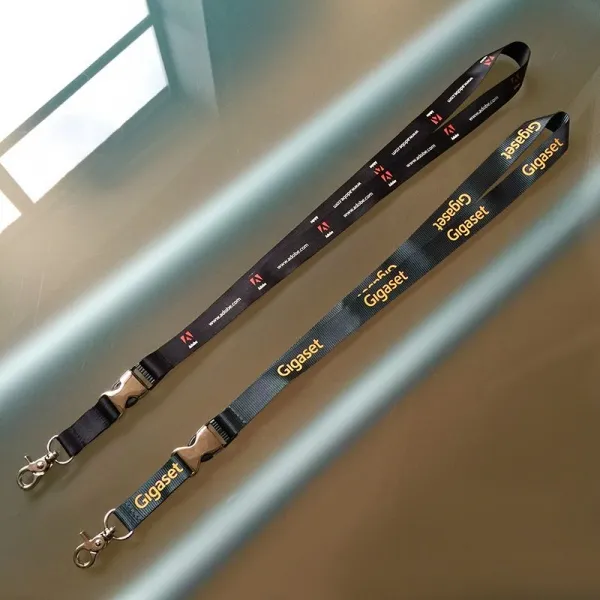 Produktbild von Lanyards mit Logo für Events und Messen: Individuell gestaltete Schlüsselanhänger und Schlüsselhalter als Werbegeschenke bei Promotionaktionen.