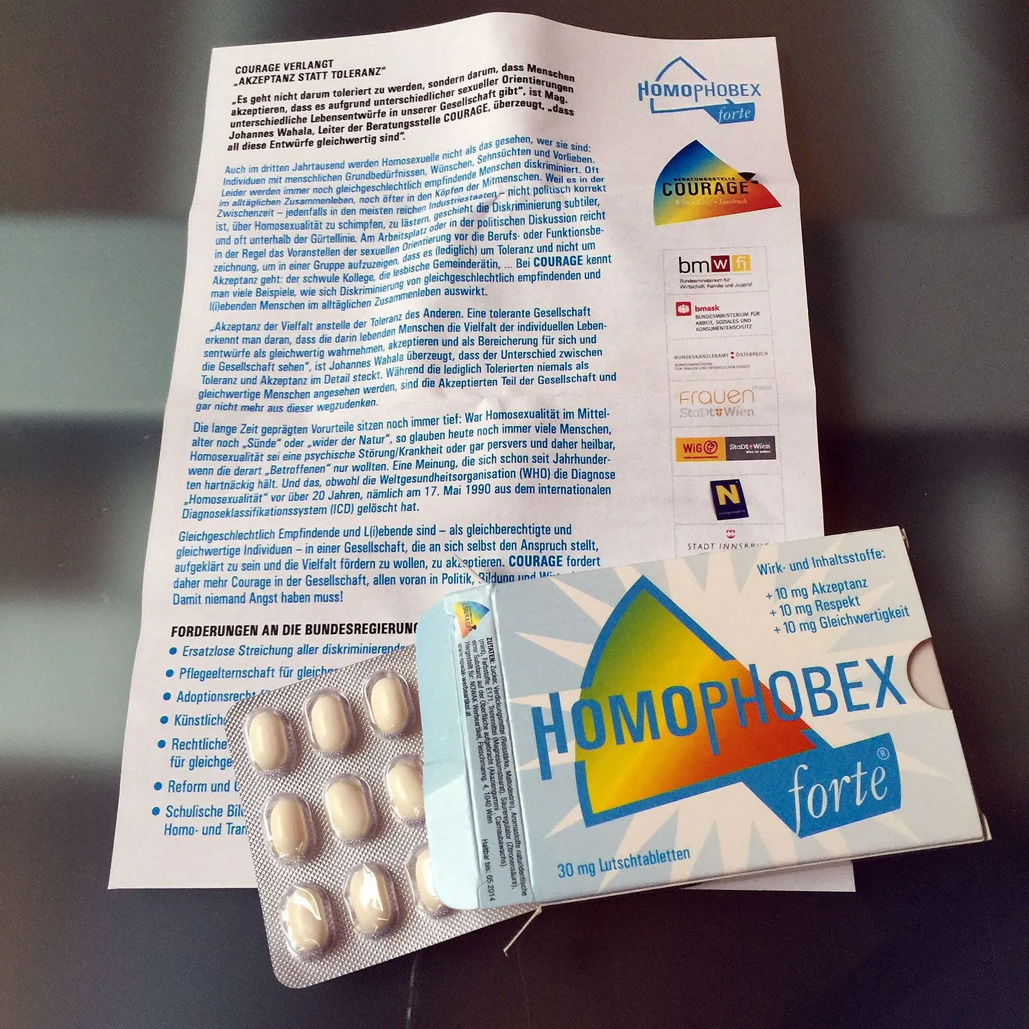 Produktbild von Leckere Blister-Dragee-Bonbons mit großer Werbefläche in Tablettenverpackung, natürlich nebenwirkungsfrei.