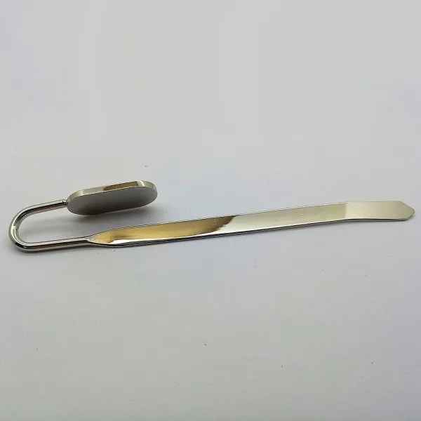 Lesezeichen aus Metall mit individueller Werbeanbringung in den Varianten Lasergravur, Druck oder Prägung, erhältlich in den Farben Bronze und Silber. (2)