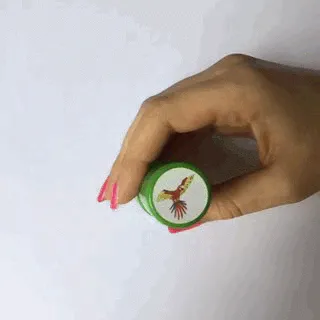 Produktbild von Individueller Mini-Logo-Stempel mit runder Form, wählbarer Gehäuse- und Stempelfarbe; Deckelbild mit integriertem Stempelmotiv/Logo, ca.