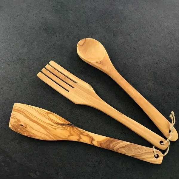 Produktbild von Olivenholz-Küchenset mit Kochlöffel, Gabel und Bratenwender (25 cm), hochwertig und mit Lasergravur.