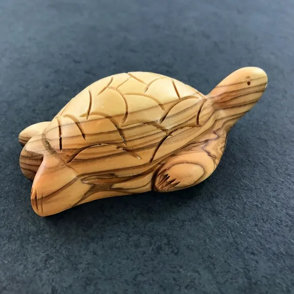 Produktbild von Olivenholz Schildkröte - Handgefertigte Olivenholzfigur aus nachhaltigem Anbau.