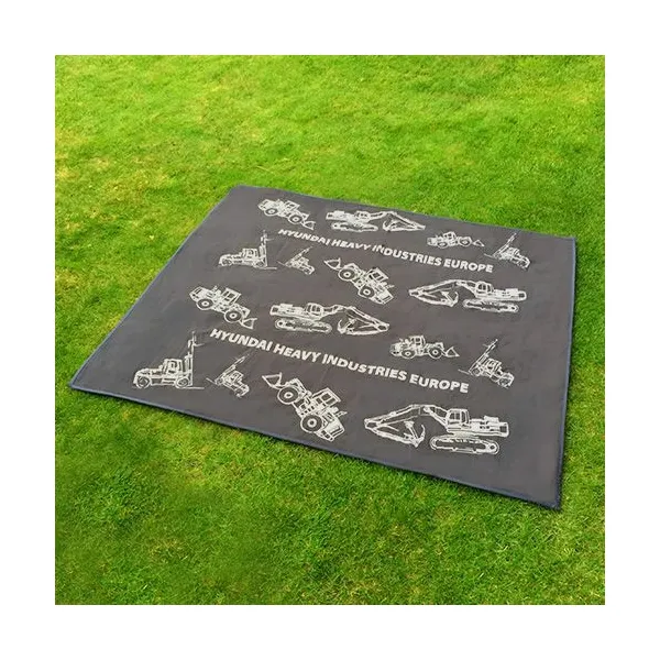 Produktbild von Picknick-Decke mit wasserabweisender Rückseite in kundenspezifischer Sonderanfertigung aus Fleece (250g/m²), mit eingearbeiteter Tasche und schmutz- und feuchtigkeitsabweisender Folie auf der Rückseite, erhältlich in verschiedenen Standardfarben.