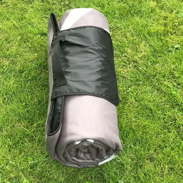 Picknickdecke mit individuellem Logodruck, hochwertig und maßgefertigt nach Kundenwünschen in Größe und Design. (2)