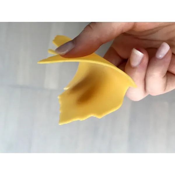 Produktbild von Rutschfeste Weinglas-Untersetzer in Form eines Weinblattes, latexfrei und für verschiedene Veranstaltungen geeignet, auf Wunsch mit Logodruck.