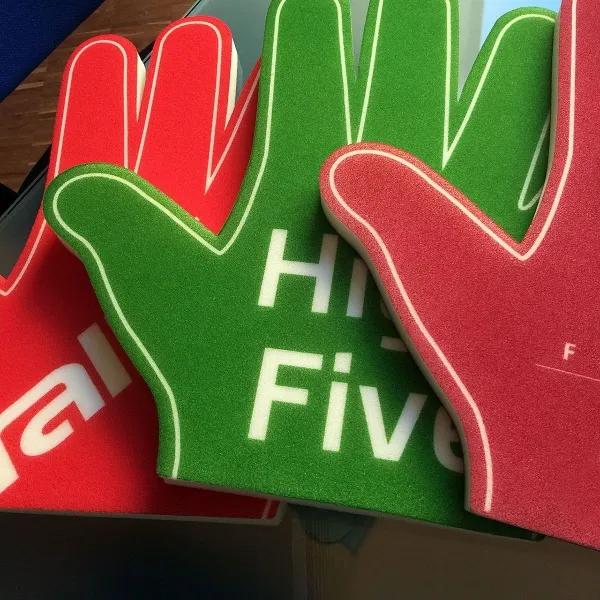 Produktbild von Individuelle Schaumstoff-Winkehände mit Werbedruck für bestimmte Stimmung bei Kunden.