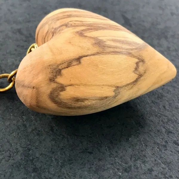 Produktbild von Schlüsselanhänger-Herz aus Olivenholz