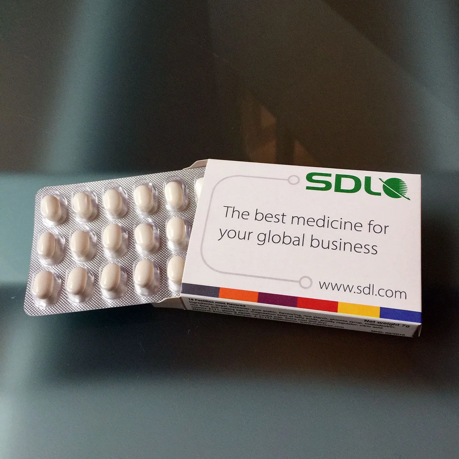 Sensationelle Werbemöglichkeit! Dragee-Bonbons im Blister und einer Verpackung, die wie eine Tablettenschachtel aussieht.