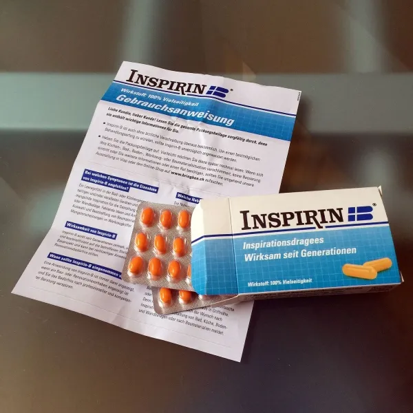 Produktbild von Die Bonbons werden in einer individuellen Verpackung angeboten, die wie eine Medizinschachtel aussieht.