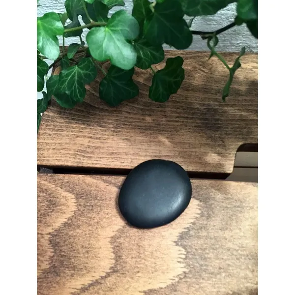 Basalt-Stein, 5,5x4,5x0,8 cm mit Logo Gravur, schwarz, Gewicht: 51 g (3)