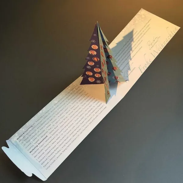 Produktbild von Weihnachtskarte Selfmailer mit 3D-Weihnachtsbaum-Effekt - Ideal für Direktmarketing und individuelle Gestaltung nach Ihren Vorgaben.