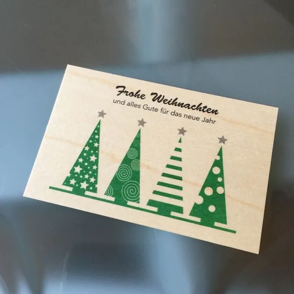 Produktbild von Weihnachtskarte aus Holz: Unikate Geschenkideen von Furnier-Lesezeichen bis exklusiven Hochzeitskarten.