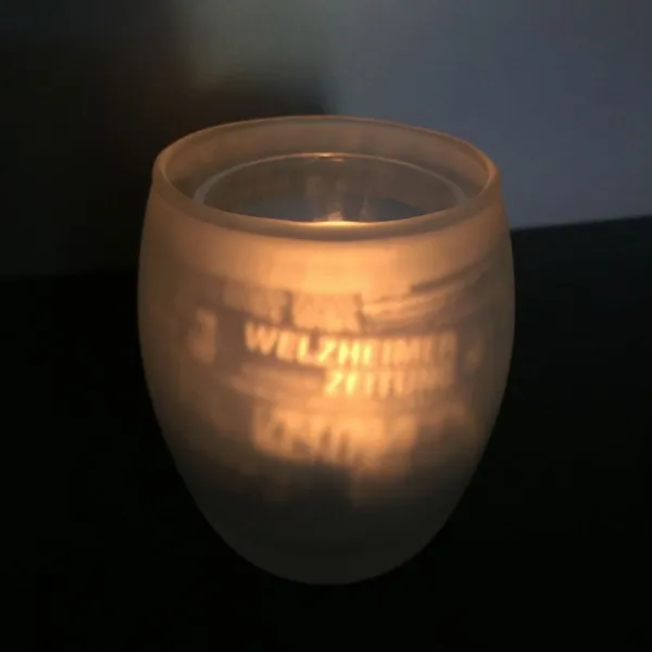 Windlicht mit Glaseinsatz für Gastronomie, stimmungsvolle Beleuchtung mit Werbedruck auf klarem Einsatz, sicher durch doppelte Wandung, kein Überhitzen des Außenglases, sehr elegantes Design. (3)