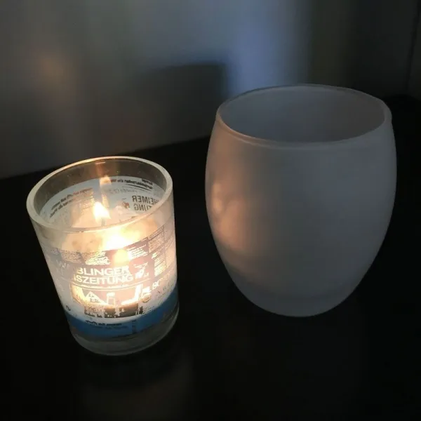 Windlicht mit Glaseinsatz für Gastronomie: Stimmungsvolle Beleuchtung mit Werbedruck auf dem Klarglaseinsatz, sicheres Design durch Doppelwandigkeit, kein übermäßiges Erhitzen des Außenglases. (4)