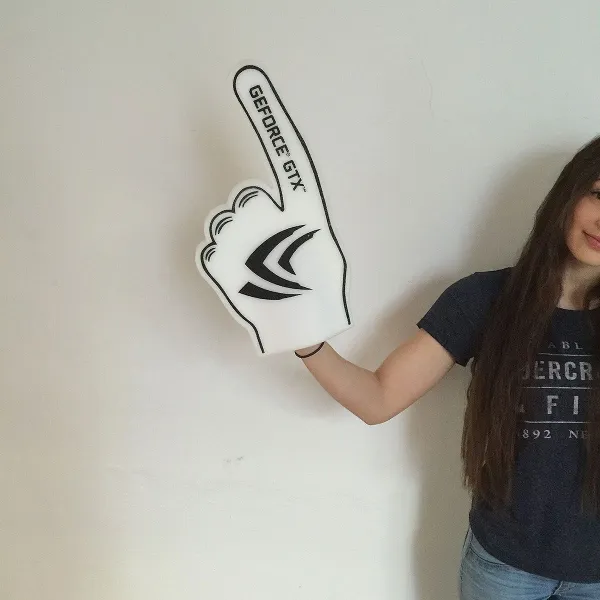 Jubelhafte und ausdrucksstarke Fan-Accessoire: personalisierte Winkehand in vielfältigen Designs. (5)