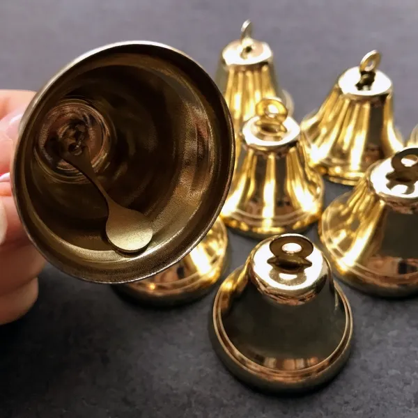 Feierliches Messing-Glöckchen (goldfarben, zierlich) mit Öse, 40x20mm, für Baumschmuck zu Weihnachten oder besonderen Anlässen. (2)