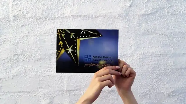 Product Video von Weihnachtskarte mit Gesang als Weihnachtsmailing